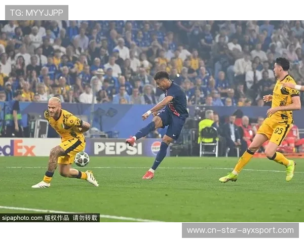 国米中路直塞让对手门线告急 国米中路直塞让对手门线告急